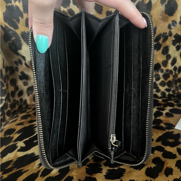**AUTHENTIC FENDI ZIPPY WALLET** - Picture 7 of 8